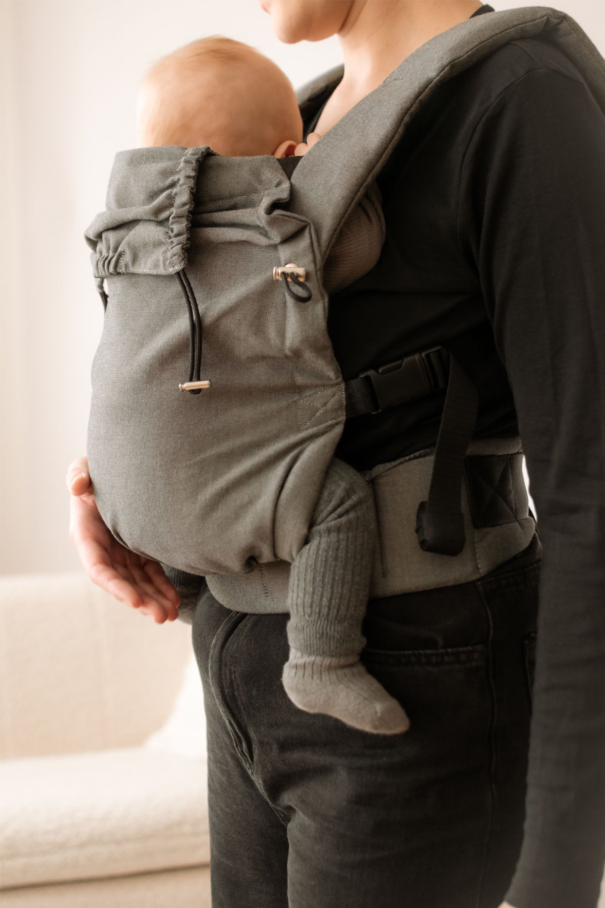 Nosič pre novorodencov s kapuckou